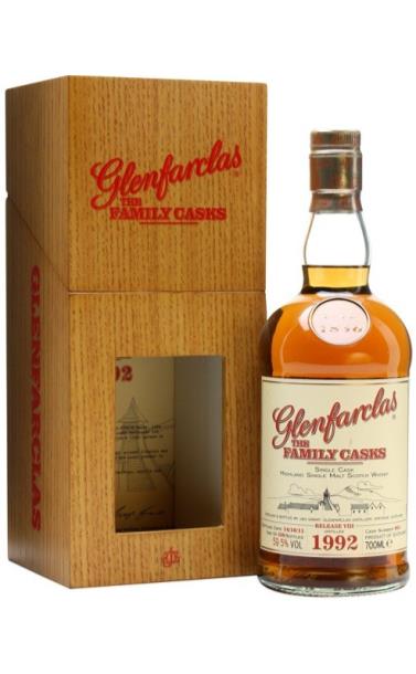 glenfarclas_family_casks_1992_god_25_let_v_derevyannoj_korobke.jpg