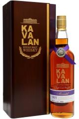 kavalan_solist_moscatel_single_cask_strength_v_derevyannoj_korobke_paket.jpg