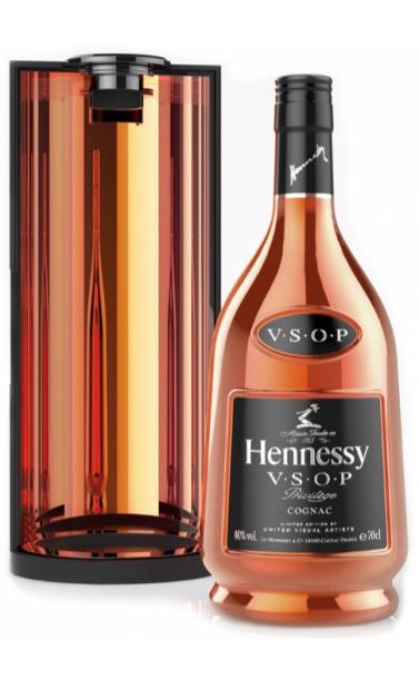 hennessy_vsop_6_let_v_podarochnoj_upakovke.jpg