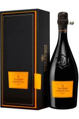 veuve_clicquot_la_grande_dame_2006_god_v_podarochnoj_upakovke.jpg